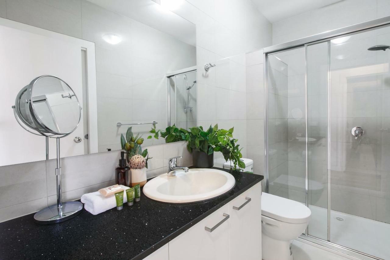 Heart Of Highett Apartment By Ready Set Host Melbourne Eksteriør billede